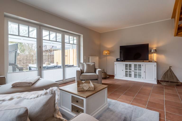Ferienhaus Diekhus 3 mit Balkon, Terrasse und Garten direkt am Deich. — photo 3