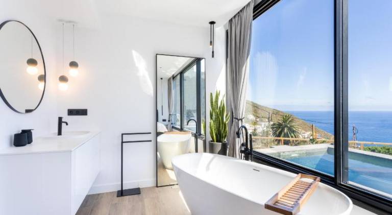 Fully equipped nice house with yard, private pool & patio | Pet-friendly in Santa Cruz de Tenerife