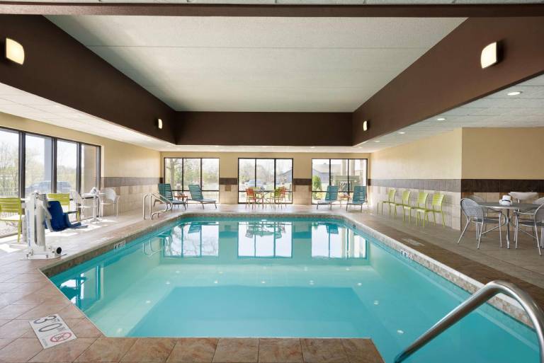 Hampton Inn Appleton (Fox River Mall Area) — photo 2
