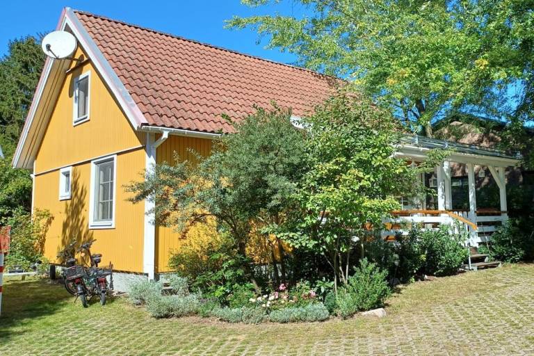 House with yard & grill | Pets are welcome — photo 2