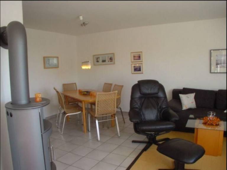Großzügig geschnittene Ferienwohnung mit Balkon, Garten und Kamin in Petersdorf auf Fehmarn — photo 3