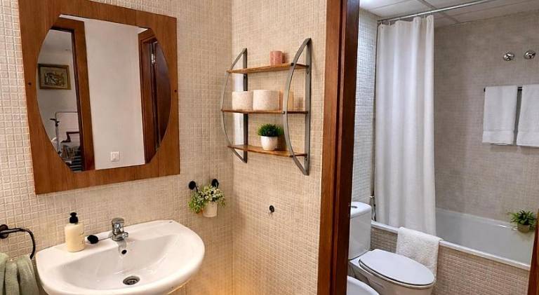 Apartament SOL Y MAR-2 min to Fenals Beach-Balcony — photo 4
