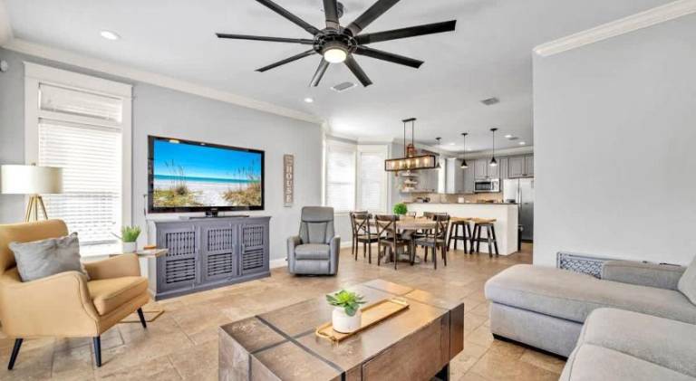 Lovely vacation home with pool | Pet-friendly — photo 2