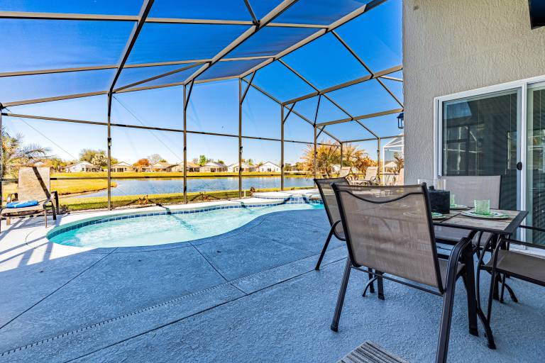 Family-friendly vacation home with private pool & jacuzzi | Lake view | Pet-friendly — photo 3