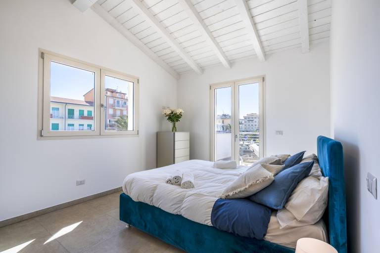 Holiday apartment with pool & patio | Water view — photo 5