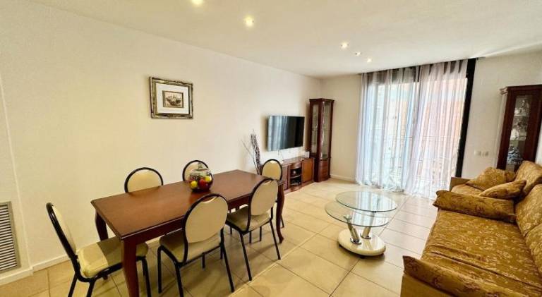 Apartment in Lloret de Mar with Pool and Parking — photo 4