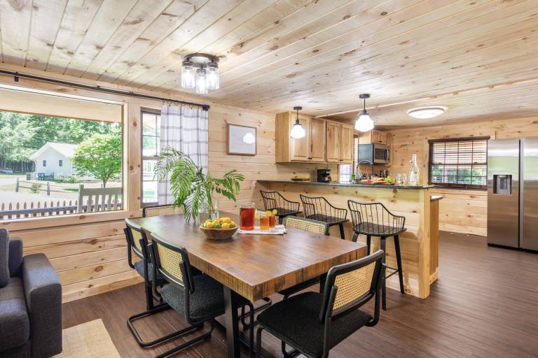 2 Mi to Dtwn: Spacious Gatlinburg Home w/ Hot Tub! — photo 4