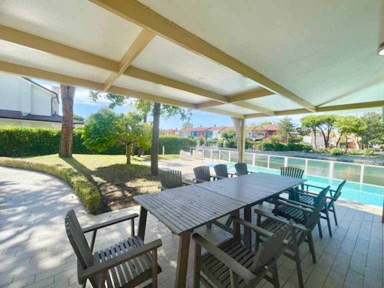 Villa with private pool, terrace & yard | Garden view — photo 2