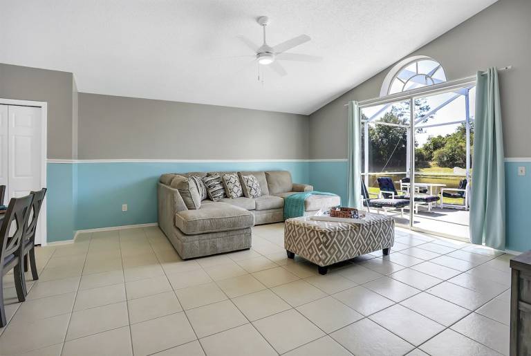 House with pool, grill & yard — photo 4