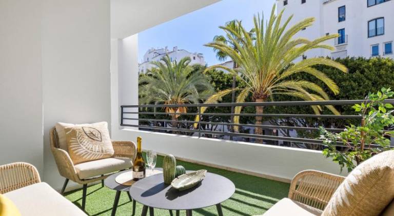 Apartment with pool — photo 3