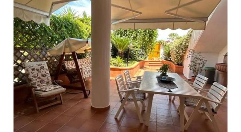 Villa with 2 rooms for 6 persons in Andria