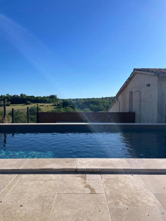 House with pool & grill — photo 4