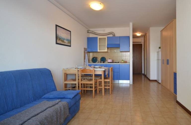 Rental apartment with patio — photo 4