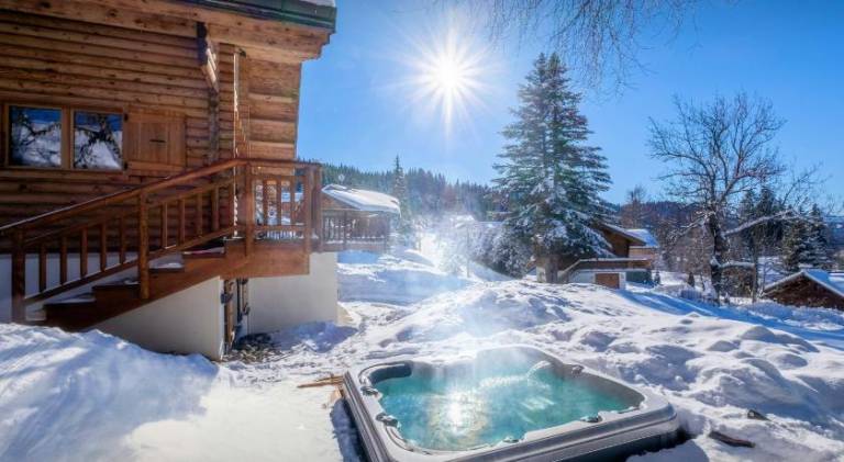 Chalet with hot tub | Ski nearby | Pets allowed — photo 2