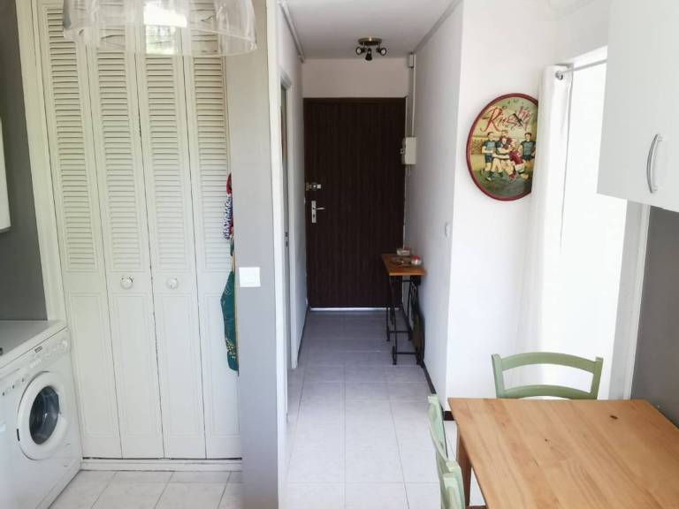 Stylish Studio with Terrace, WiFi & Fully Equipped Kitchen in Balaruc-les-Bains — photo 5
