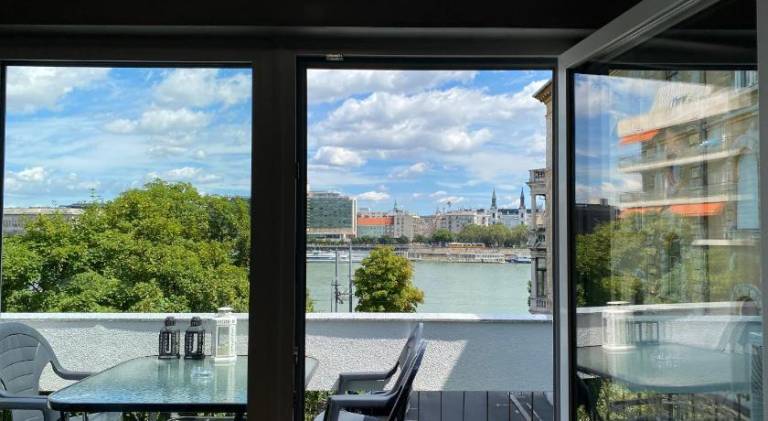 Apartment with terrace | Next to Buda Castle | Good for workation in Budapest