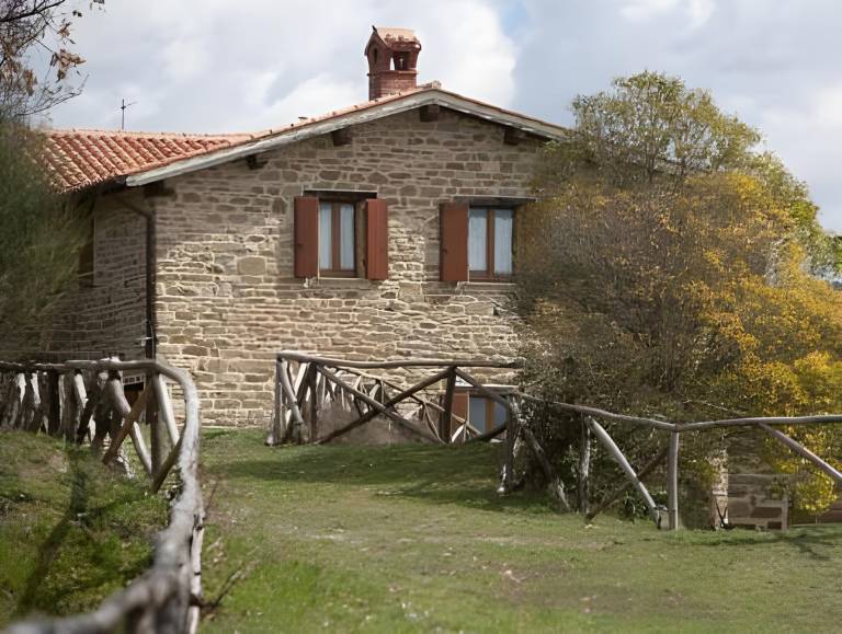 Vacation home with yard, terrace & barbeque | Pet-friendly in Gubbio