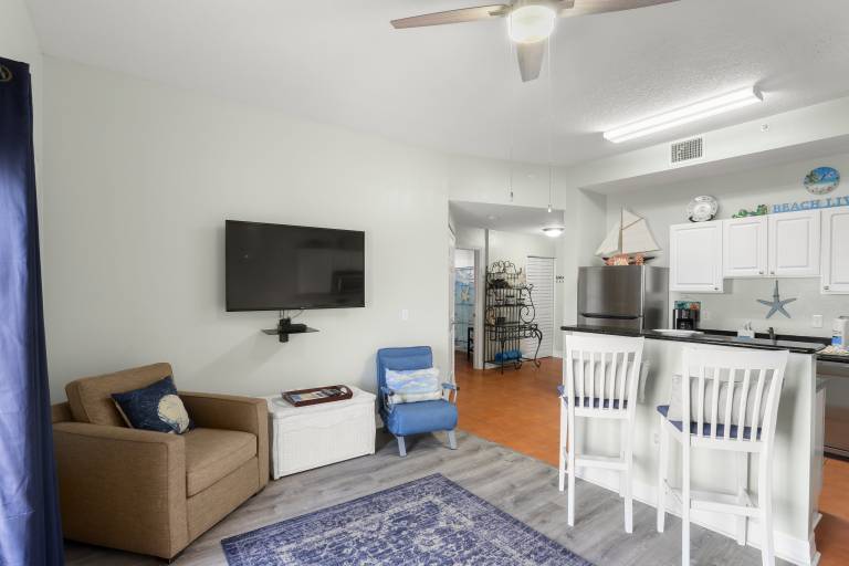 Children-friendly charming condo with hot tub & heated pool | Close to the beach | Dogs allowed — photo 4