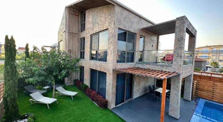 Villa with sauna, terrace & private pool | Suitable for remote work in Antalya