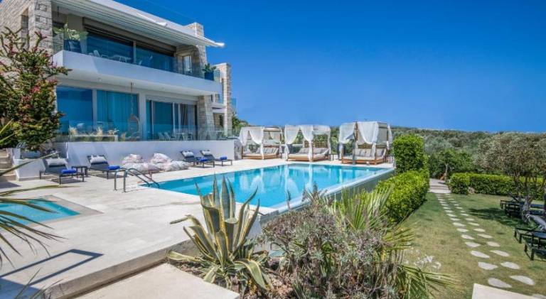 Made of Blue luxury suites collection in Rethymno
