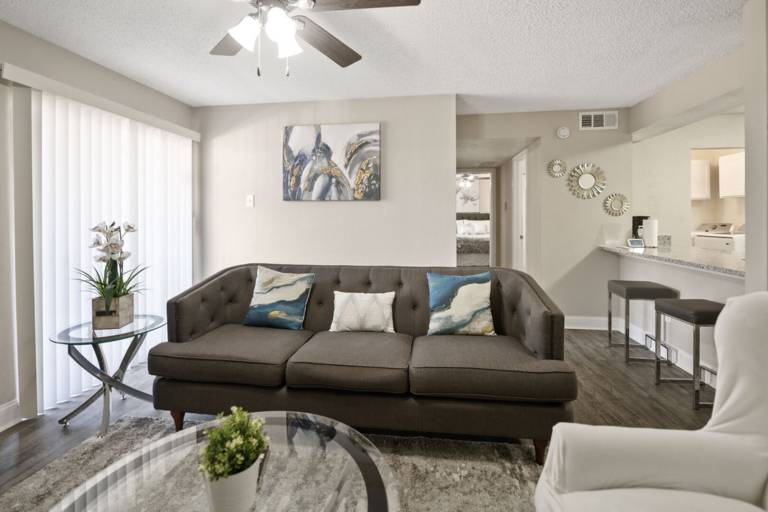 I014 –World Cup Stay - 18 min to AT&T - Sleeps 4 - Free Parking — photo 2