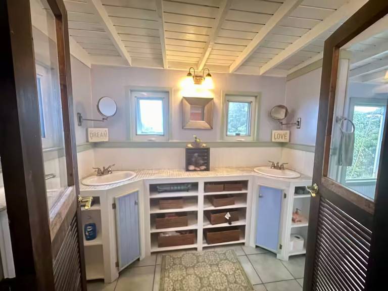 Cabin Dorothea