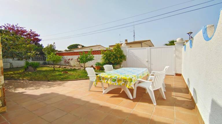 Villa with BBQ, patio & yard | Dogs allowed — photo 3