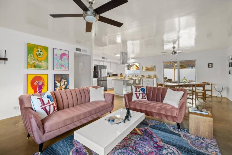 Vacation home with pool | Pets are welcome — photo 3