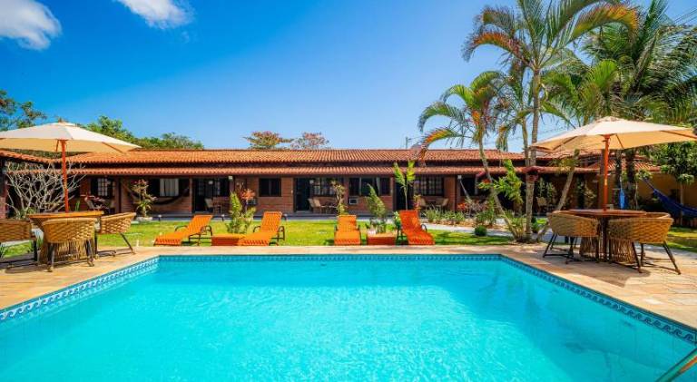 Holiday apartment with pool, grill & garden in Búzios