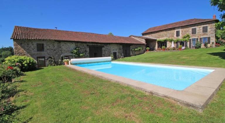 Vacation home with pool — photo 5