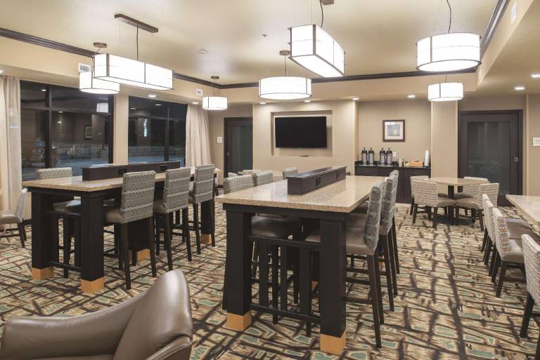 La Quinta Inn & Suites by Wyndham Gillette — photo 4