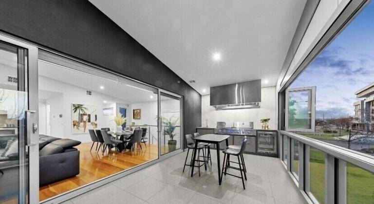 House Caroline Springs