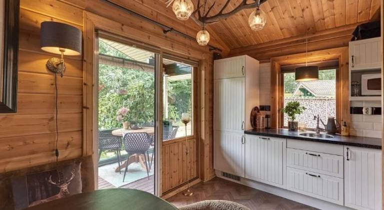 Beautiful lodge with patio, sauna & pool | Pets are welcome — photo 3