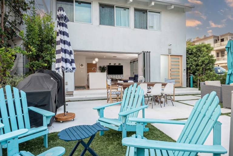 Your Coastal Getaway in Manhattan Beach Awaits