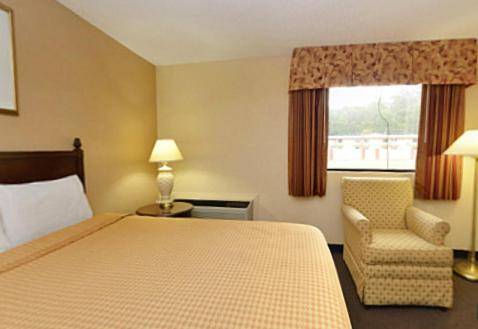 Americas Best Value Inn Smithfield — photo 5