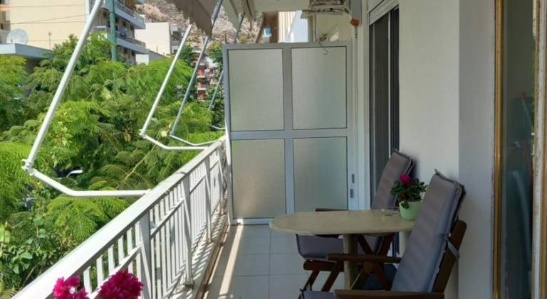 Rental apartment with hot tub & patio — photo 3