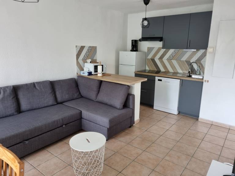 Apartment with pool — photo 5
