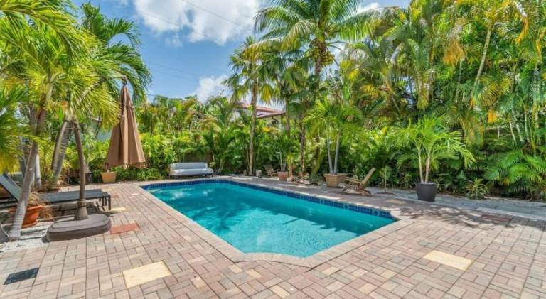 House with pool in West Palm Beach, FL