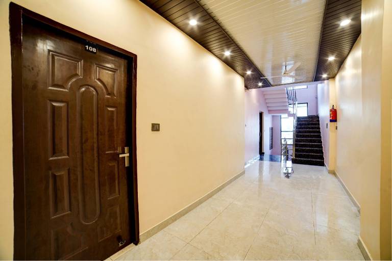 OYO Bharat Mart Hotel Guest Inn
