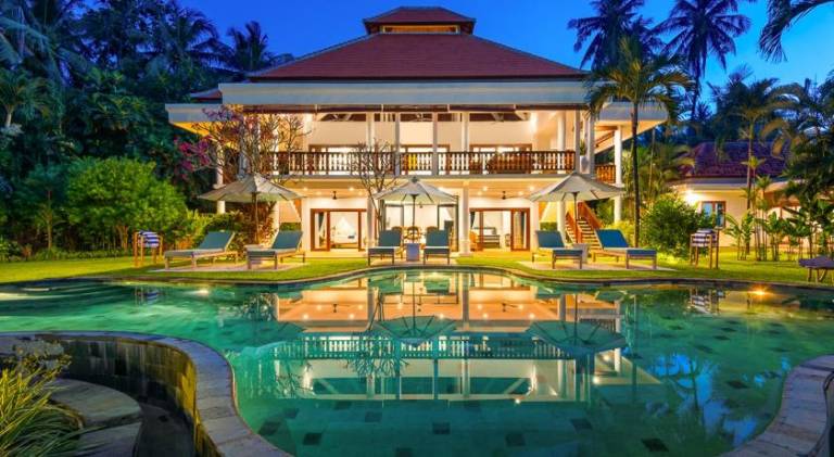 346 m&sup2; Villa