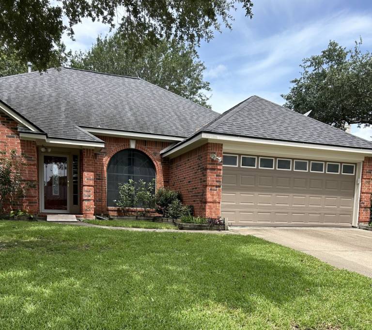 Stunning Katy Home - 2 Bedrooms 2 Offices - A Pet-Friendly Retreat wit — photo 3