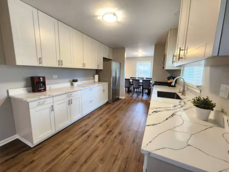 Charming vacation home | Pet-friendly — photo 3