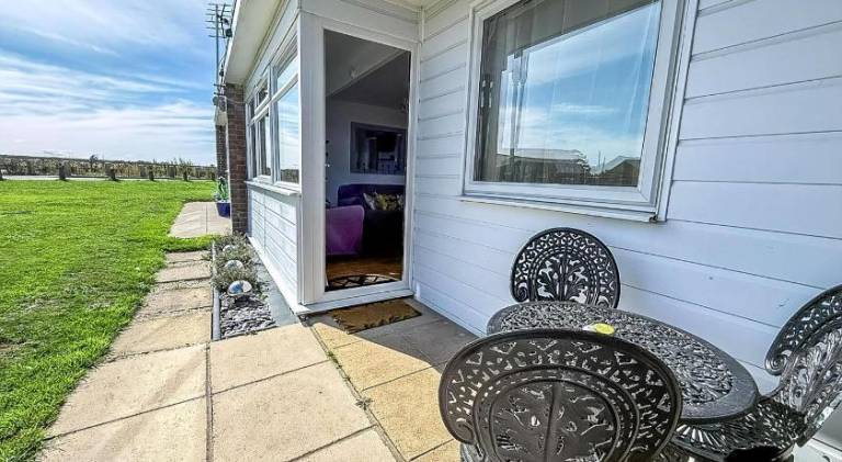 Chalet with 2 rooms for 5 persons — photo 4