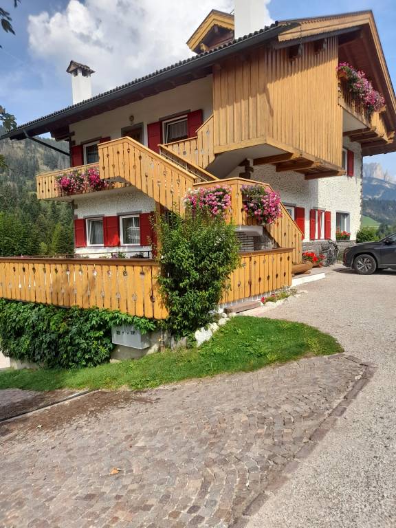Apartment with terrace, garden & barbecue | Mountain view in Moena