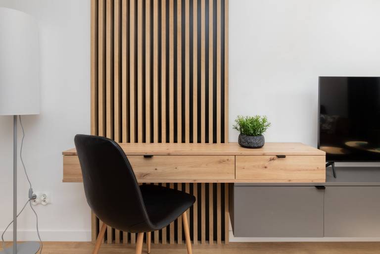 Paderewskiego 29 Stylish Apartment Desk — photo 5