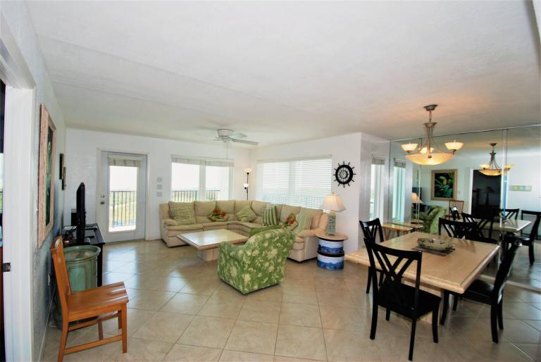 Condo with private pool — photo 5