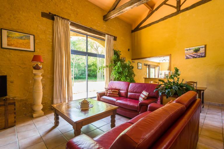 Vacation home with barbecue, private pool & garden | Nature view — photo 2