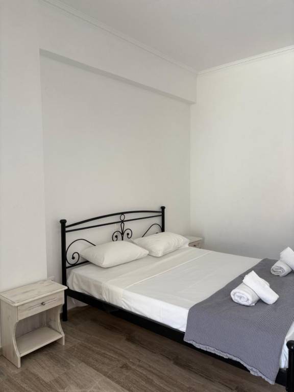Wonderful studio | Mountain view | Beach nearby | Pet-friendly in Santorini