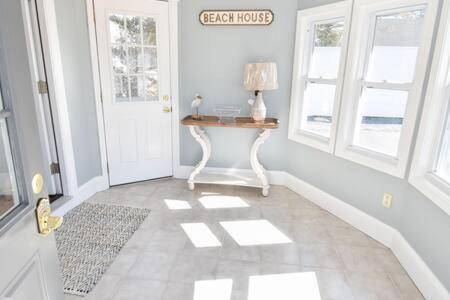 Fully equipped spacious vacation home with yard & grill | Close to the beach | Pets are welcome — photo 5