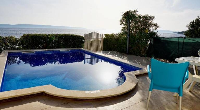 Villa with pool — photo 3